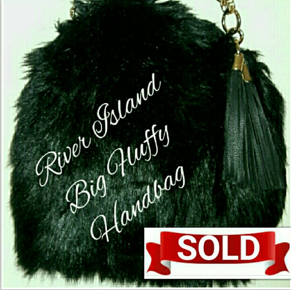 ❤️SOLD OUT❤️ BIG FLUFFY FUR HANDBAG 15X15